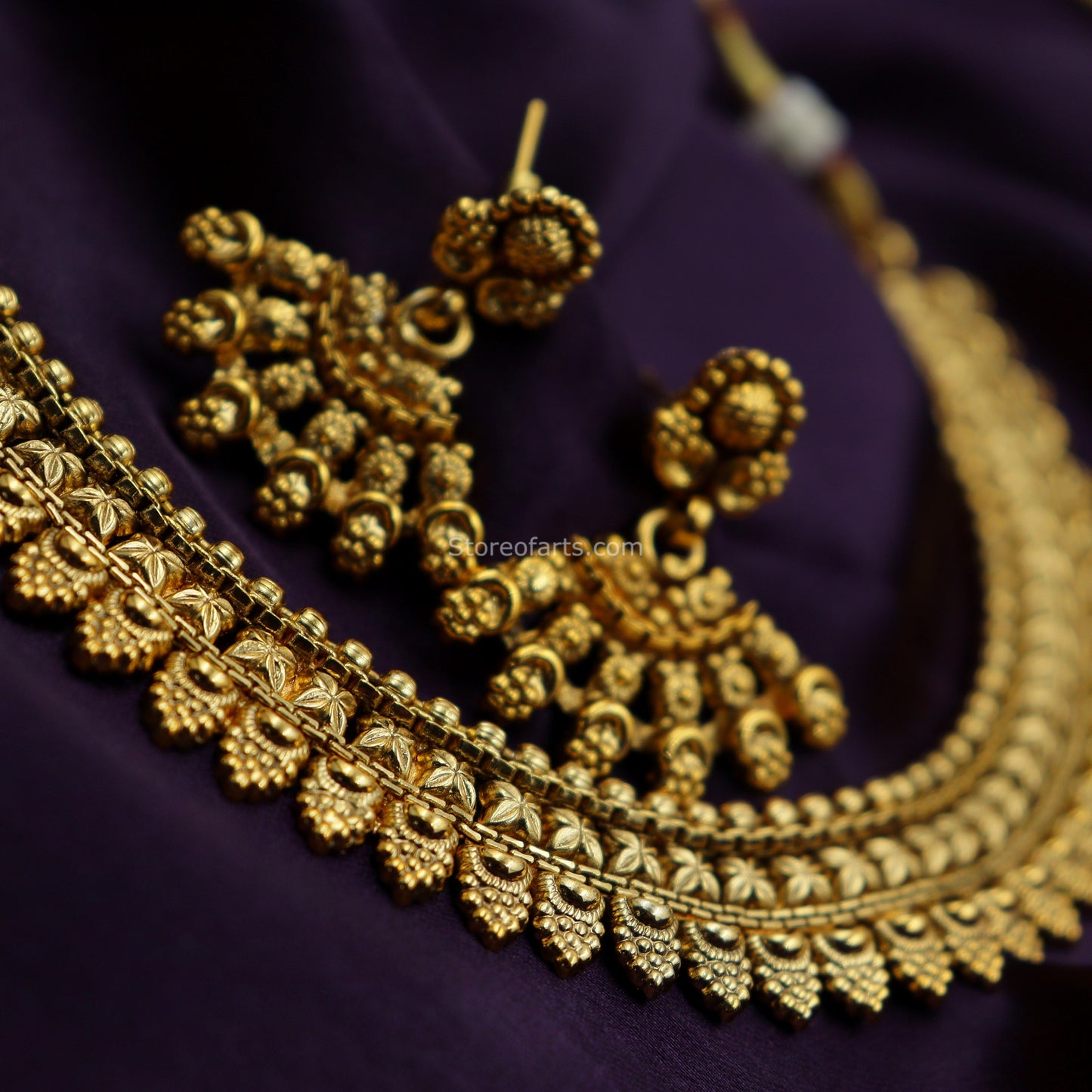 Radiant Elegance: Anti-Tarnish Temple Necklace Choker Set