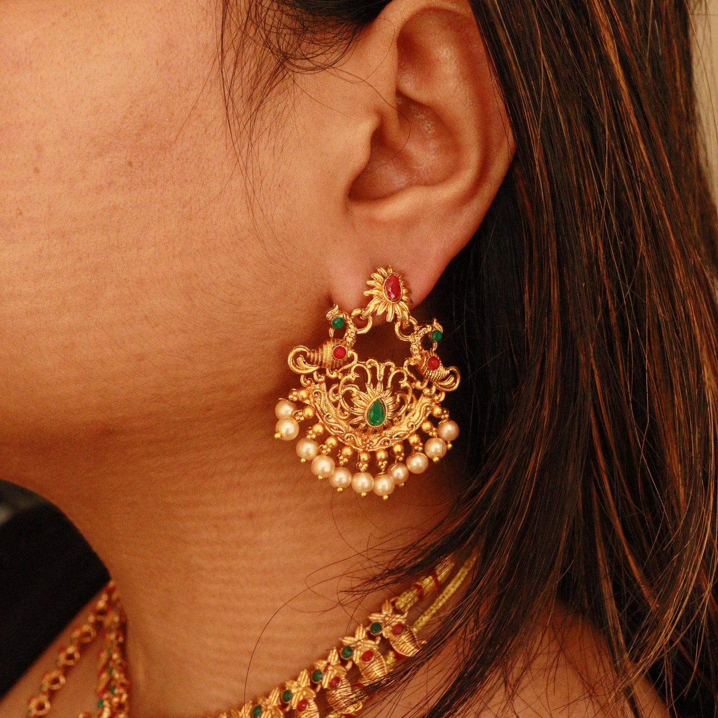 Elegant Double Layer Temple Necklace Set with Intricate Design and Traditional Charm