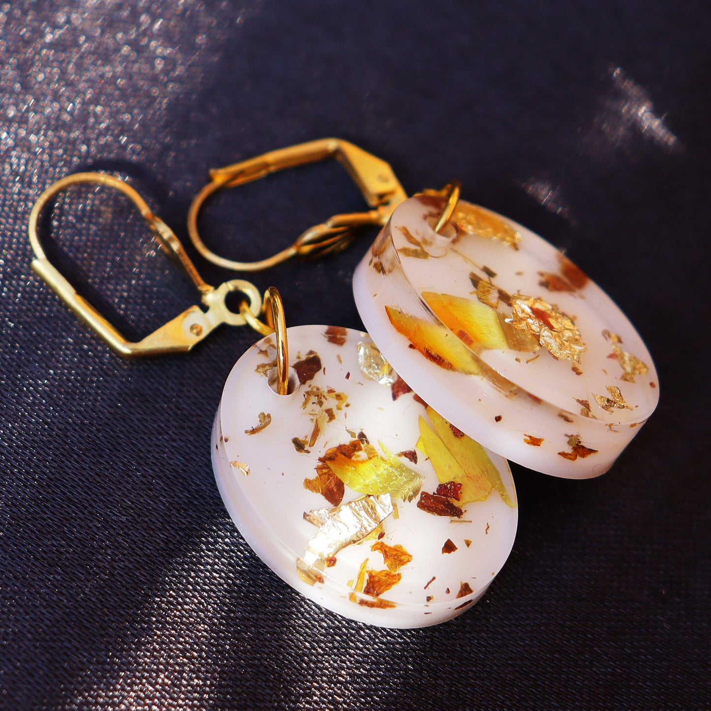 Beautiful Nature inspired oval shape handmade resin earring for women
