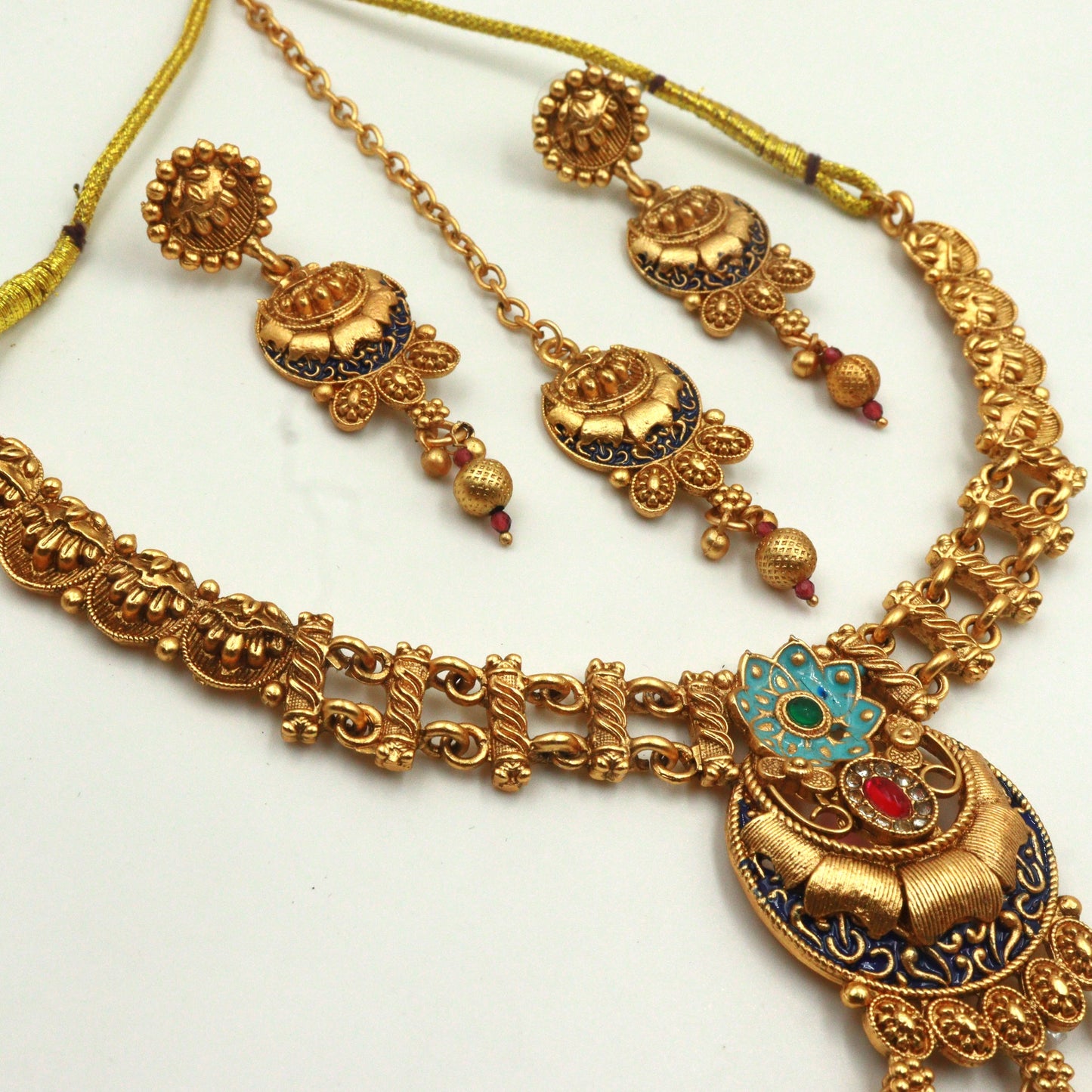 Exquisite Temple Choker Necklace Set – Traditional Gold-Plated Jewelry with Intricate Design