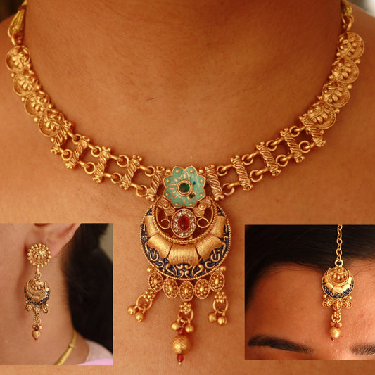 Exquisite Temple Choker Necklace Set – Traditional Gold-Plated Jewelry with Intricate Design