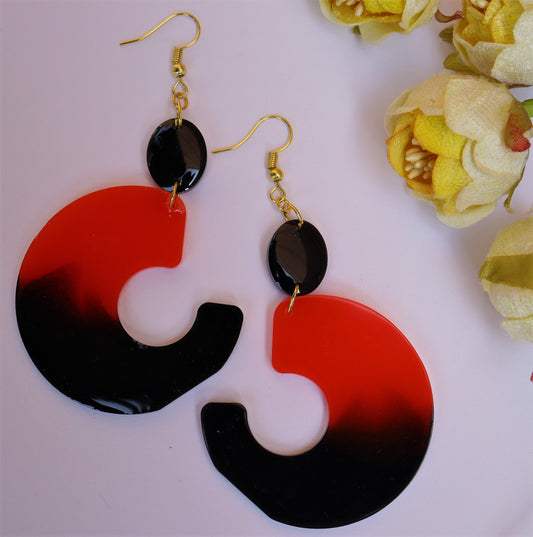 Store_of_arts (pp creations) Incredible theme handmade Half hoop earrings for women, set of 1 (Red and Black)