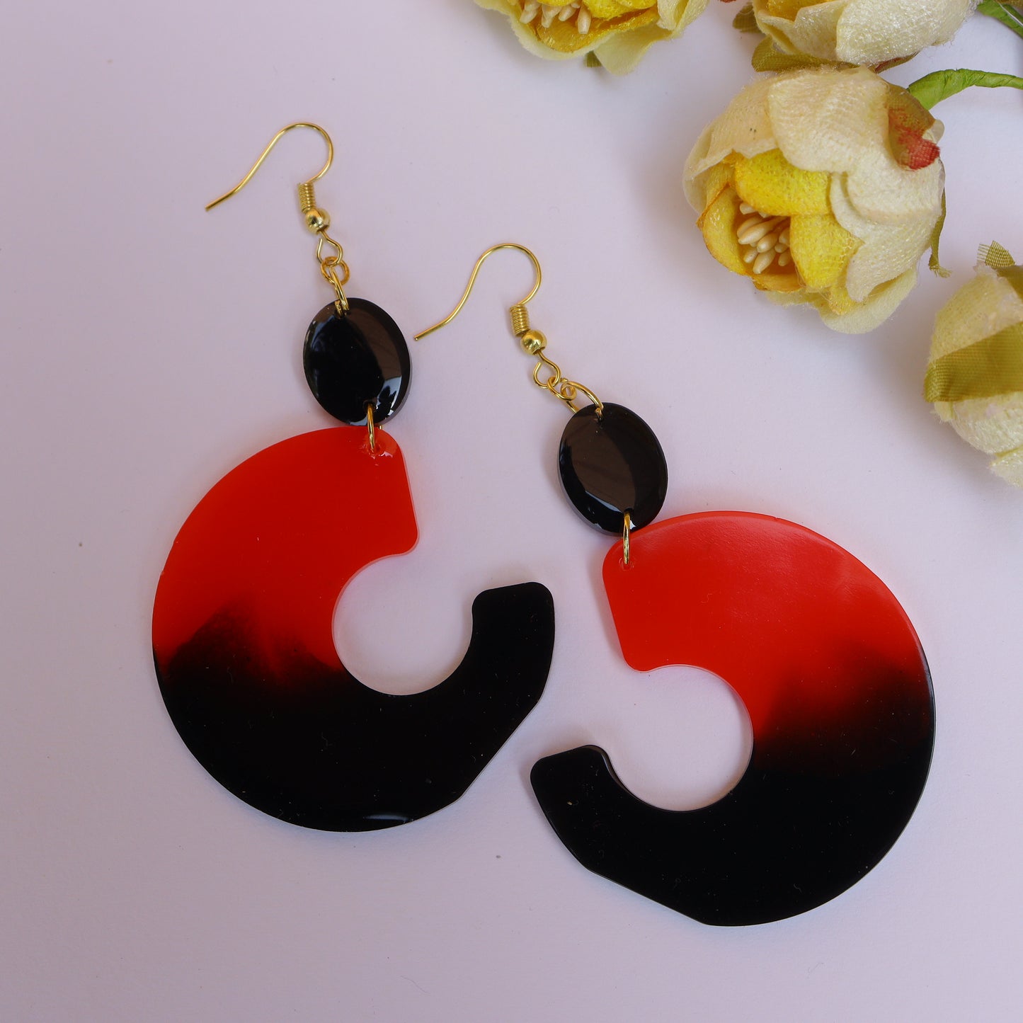 Store_of_arts (pp creations) Incredible theme handmade Half hoop earrings for women, set of 1 (Red and Black)