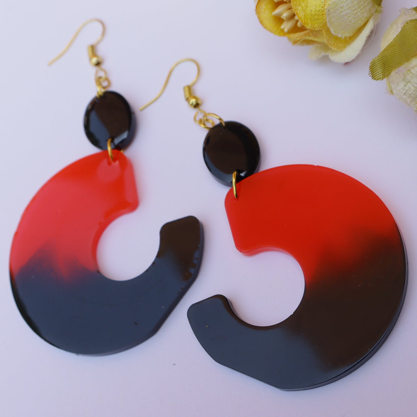 Store_of_arts (pp creations) Incredible theme handmade Half hoop earrings for women, set of 1 (Red and Black)